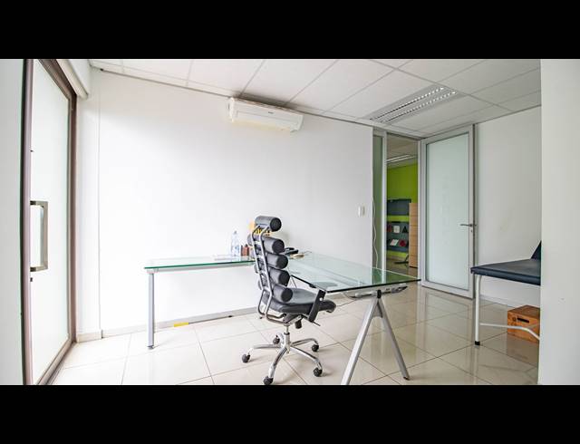 160M² OFFICE FOR SALE IN FOURWAYS